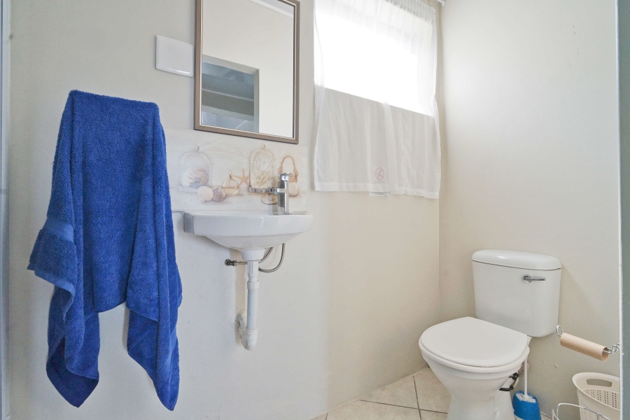 5 Bedroom Property for Sale in Winterstrand Eastern Cape